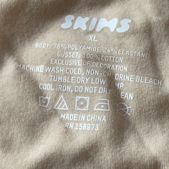 Skims Silky Thong in Sand Size XL - Picture 6 of 10